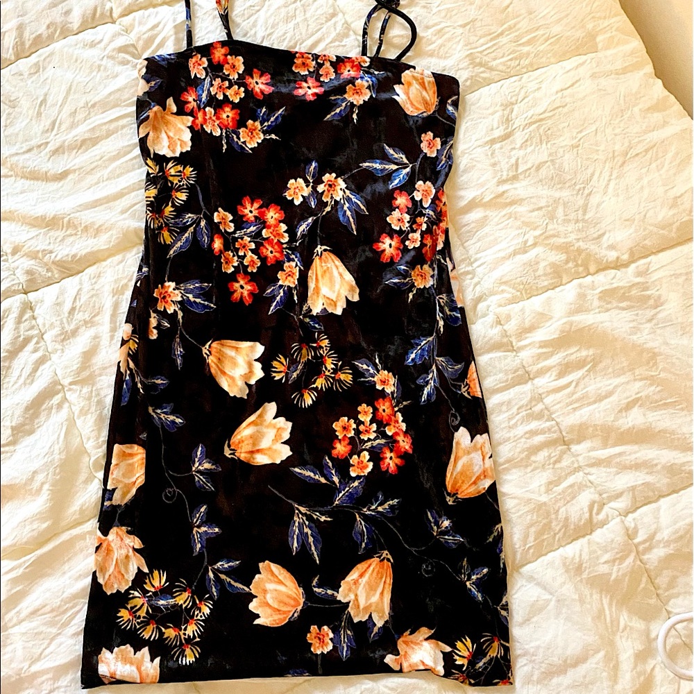 Forever 21 Black Floral Velour Mini Dress Size Large